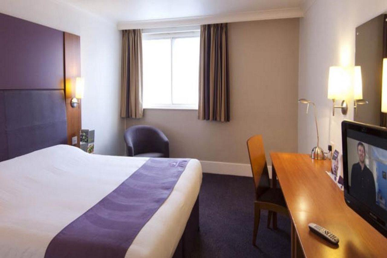 Premier Inn Bristol Filton Екстериор снимка