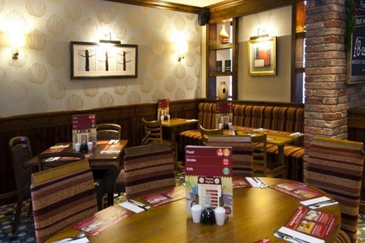 Premier Inn Bristol Filton Екстериор снимка