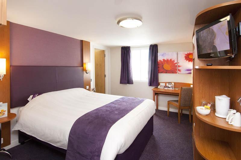 Premier Inn Bristol Filton Екстериор снимка